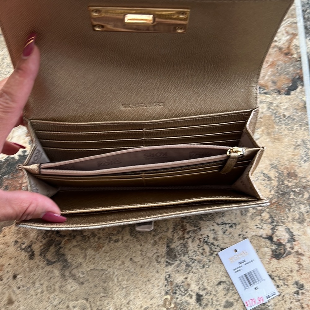 Excellent Condition. Like New. - image 4